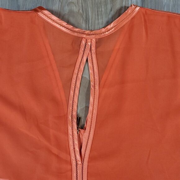 💚Bebe Orange Sheer Zippered Batwing Blouse Small - Picture 5 of 10